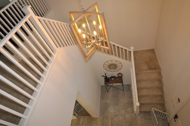 Building Photo - Stunning 5bed/3bath 2771 sq/ft Gilbert Home!