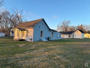 Building Photo - 2 Bedroom House in Clinton, IN