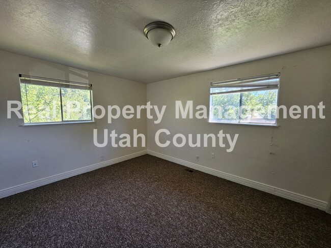 Building Photo - Orem 4-Plex