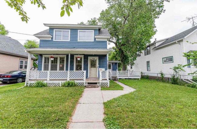 Primary Photo - 1537 3rd Ave N
