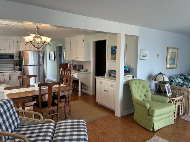 Building Photo - 19 Underway Dr