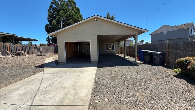 Building Photo - 3322 Tierra Dr NE