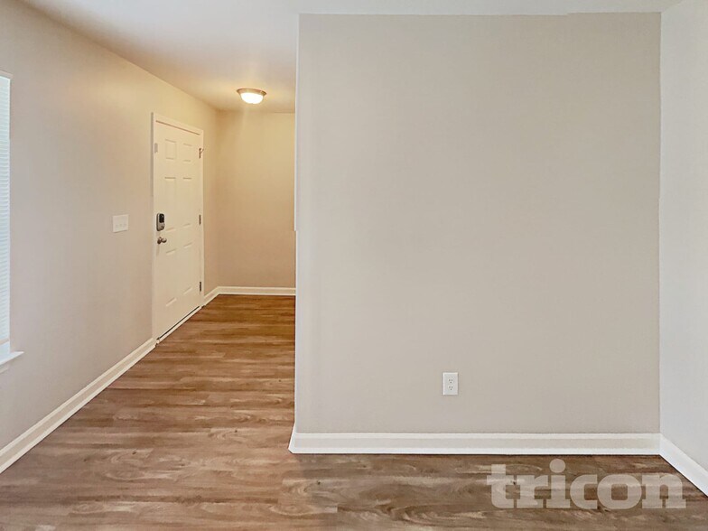 Building Photo - 1925 Buffalo Way