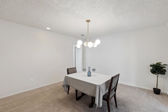 Building Photo - 2400 Sq Ft Condo for Rent Near Shopping