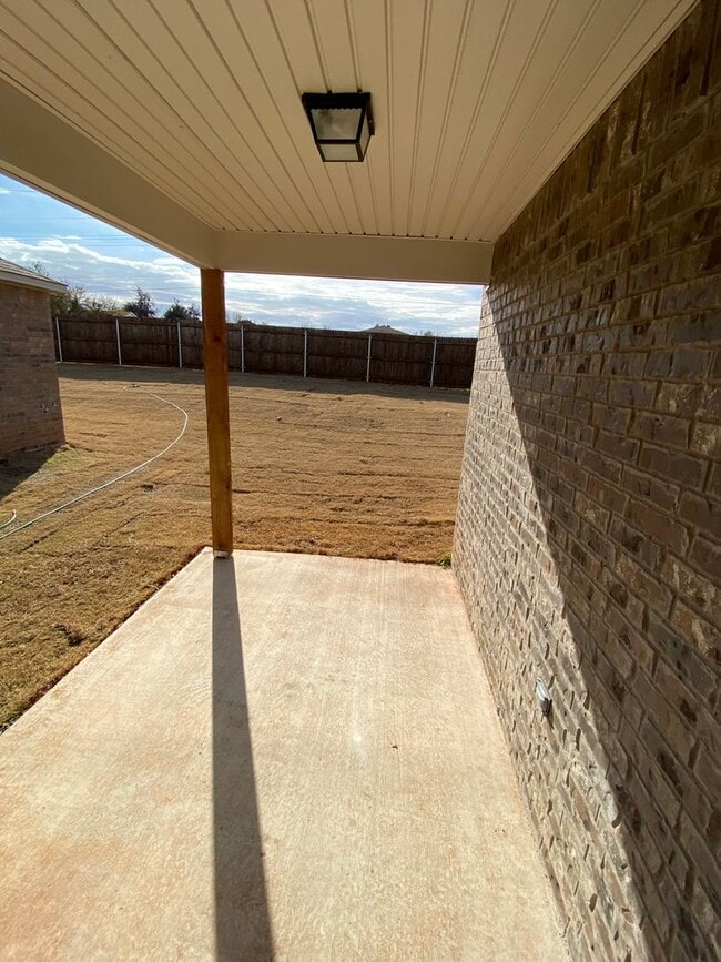 Building Photo - Pre-Leasing Now! Secure This Modern 3-Bedroom, 2-Bathroom Home in Shadow Valley