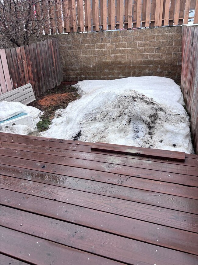 Building Photo - Perfectly Located 2 Bed/1.5 Bath Eagle River Condo!