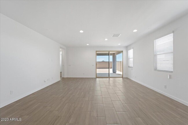 Building Photo - 17021 W Echo Ln