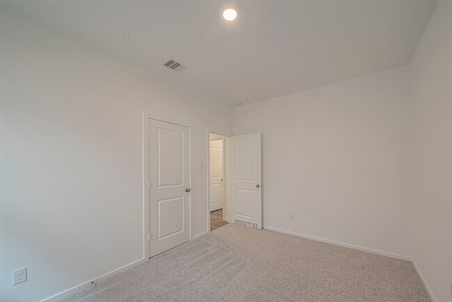 Building Photo - 27235 Henley Rdg Dr