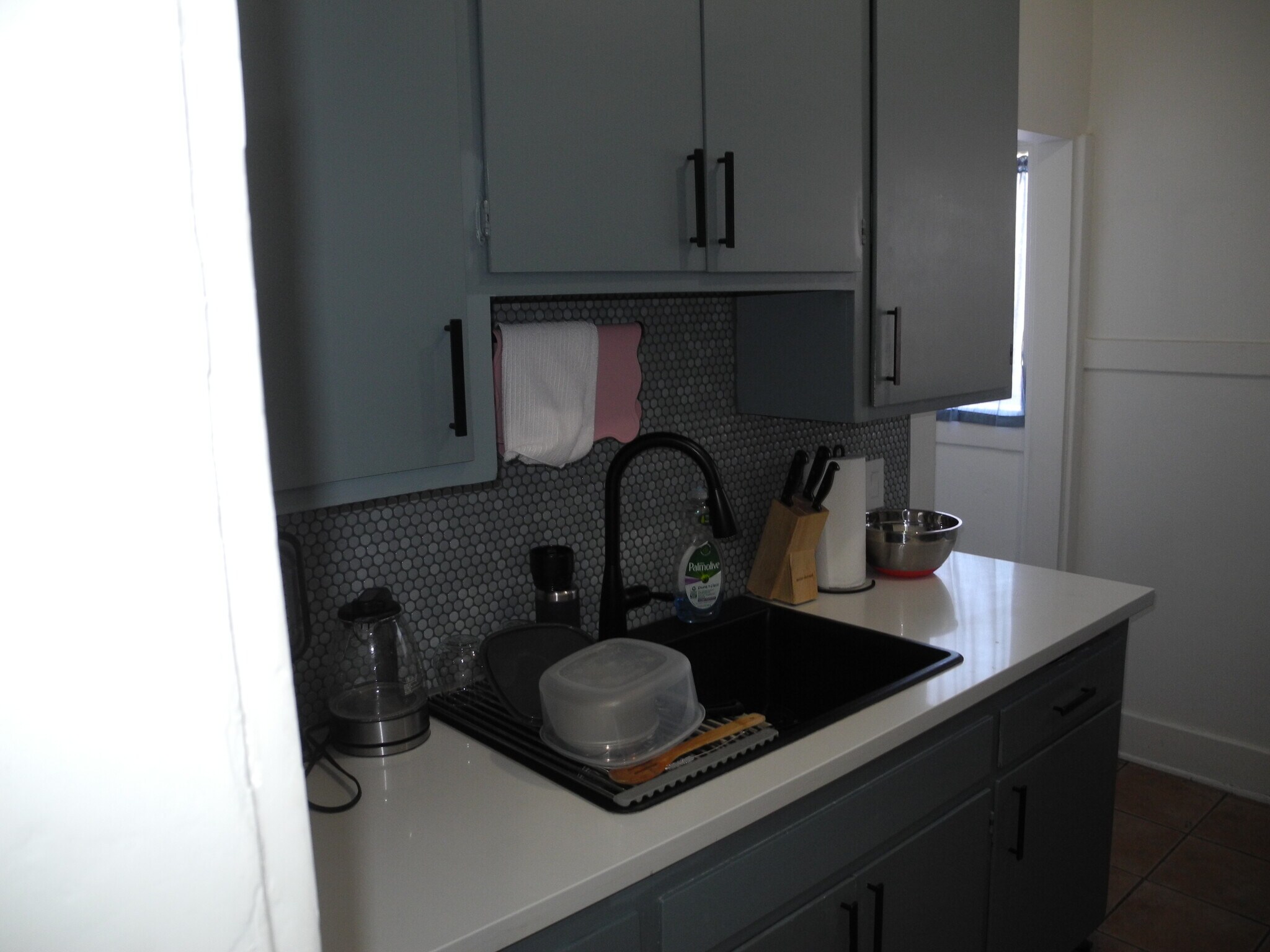 Kitchen cabinets with backsplas h - 1934 Henderson Ave