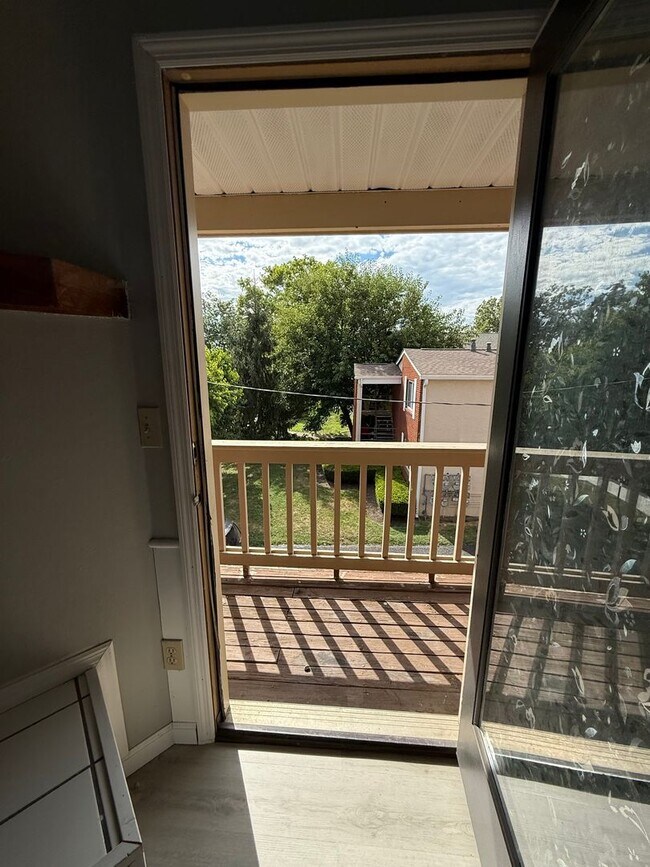 Building Photo - OSU North Campus 5 bedroom 2 bath apartment