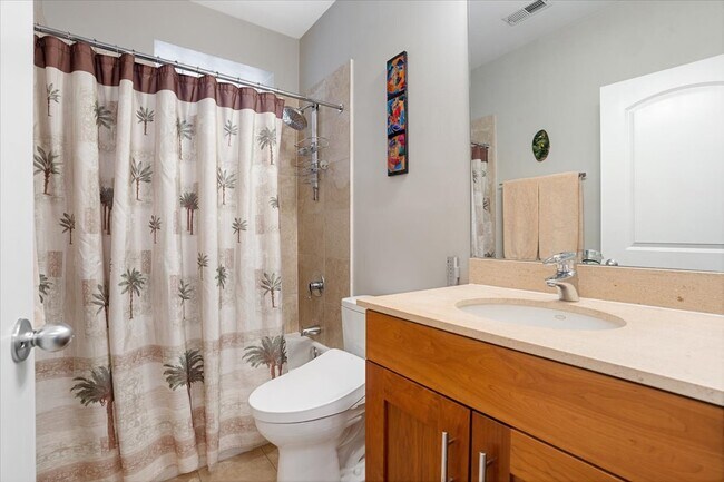 Building Photo - 1018 N Hermitage Ave