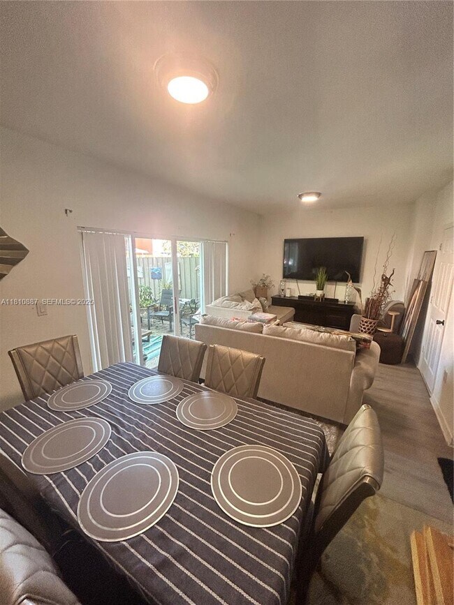 Building Photo - 972 SW 6th Ave