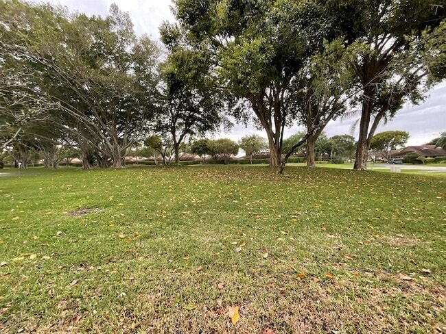 Building Photo - 8593 Raintree Ct