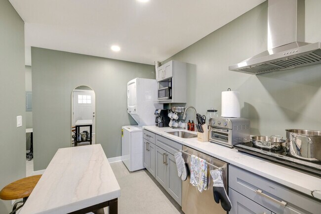 Building Photo - 500 Shelfar Pl