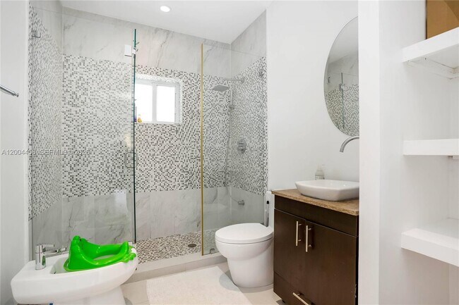 Building Photo - Southwest 20th Road, Miami, FL 33129 - 3 BR 2.5 BA single-family home