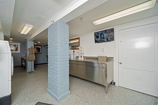 Building Photo - 1416 Hampton Blvd