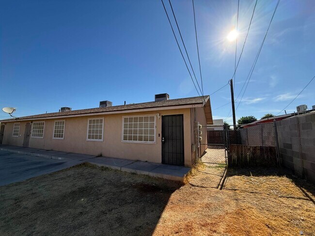 Primary Photo - 255 E 23rd St