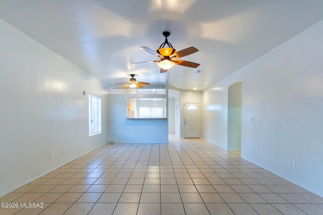 Building Photo - 392 Falcon Ct