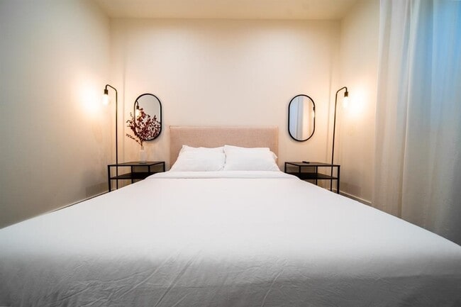 Building Photo - 2212 Francis St