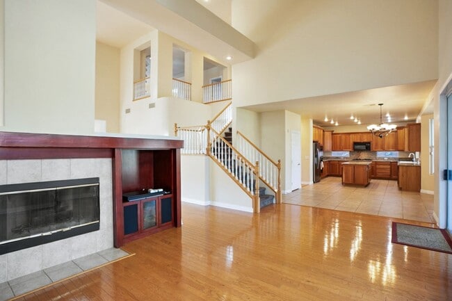 Building Photo - 4 Bedroom, Queens Ridge Guard Gated Commun...