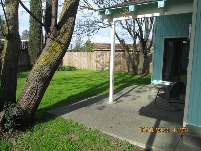 Building Photo - 527 N Washington St