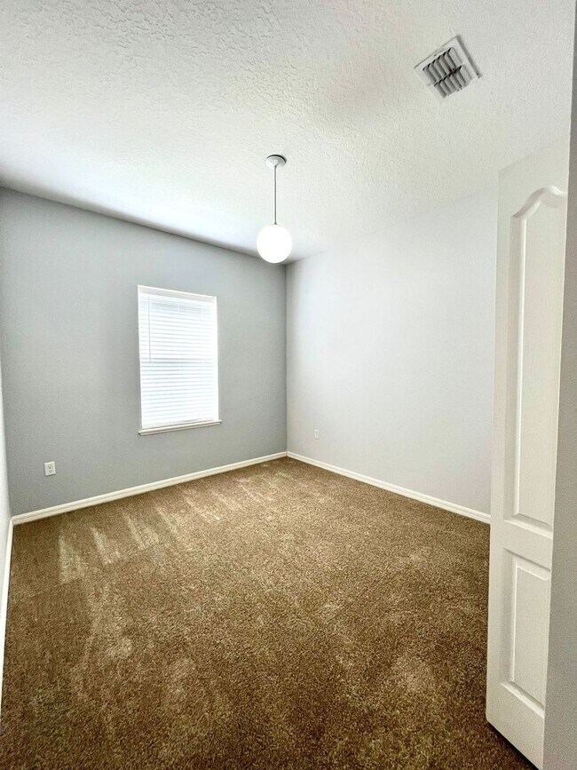 Building Photo - 5588 Sycamore Canyon Dr