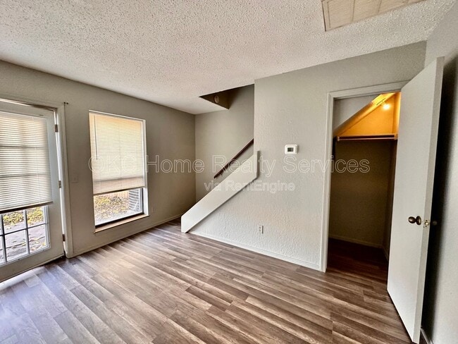 Building Photo - 8712 Rayburn Ave
