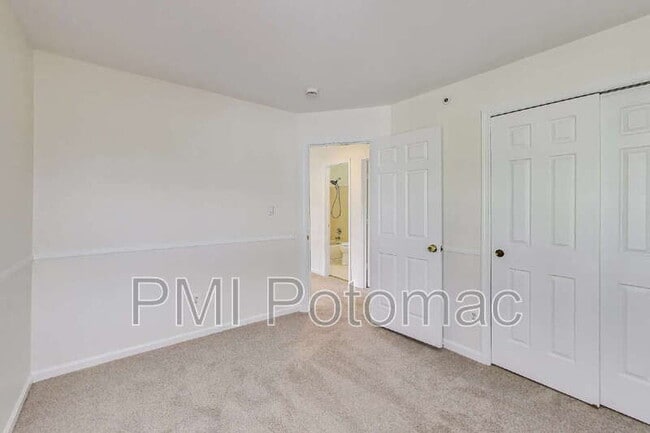 Building Photo - 8417 Meadow Green Way