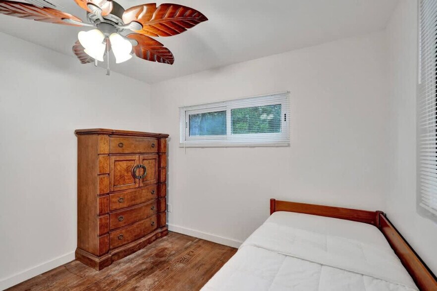 Building Photo - 1115 SW 4th St