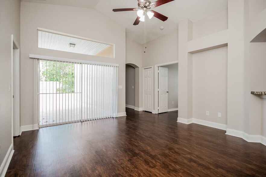 Building Photo - 721 Stonewyk Way