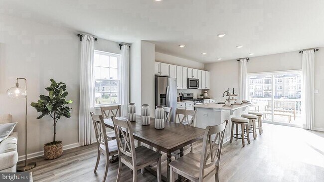 Building Photo - 284 Macoun Way
