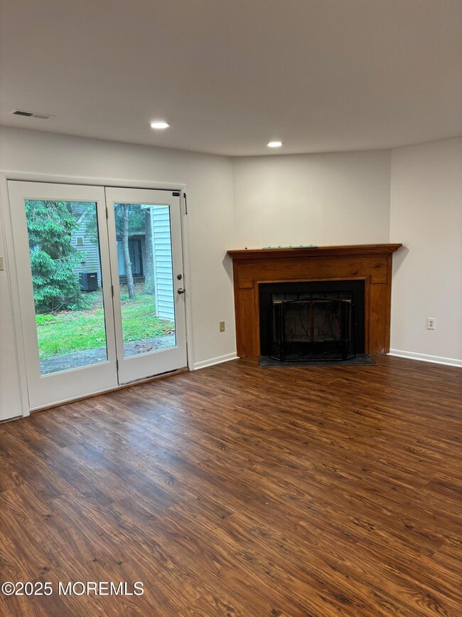 Building Photo - 39 Pin Oak Ln