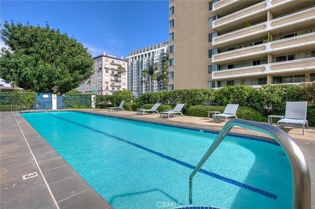 Building Photo - 525 E Seaside Way