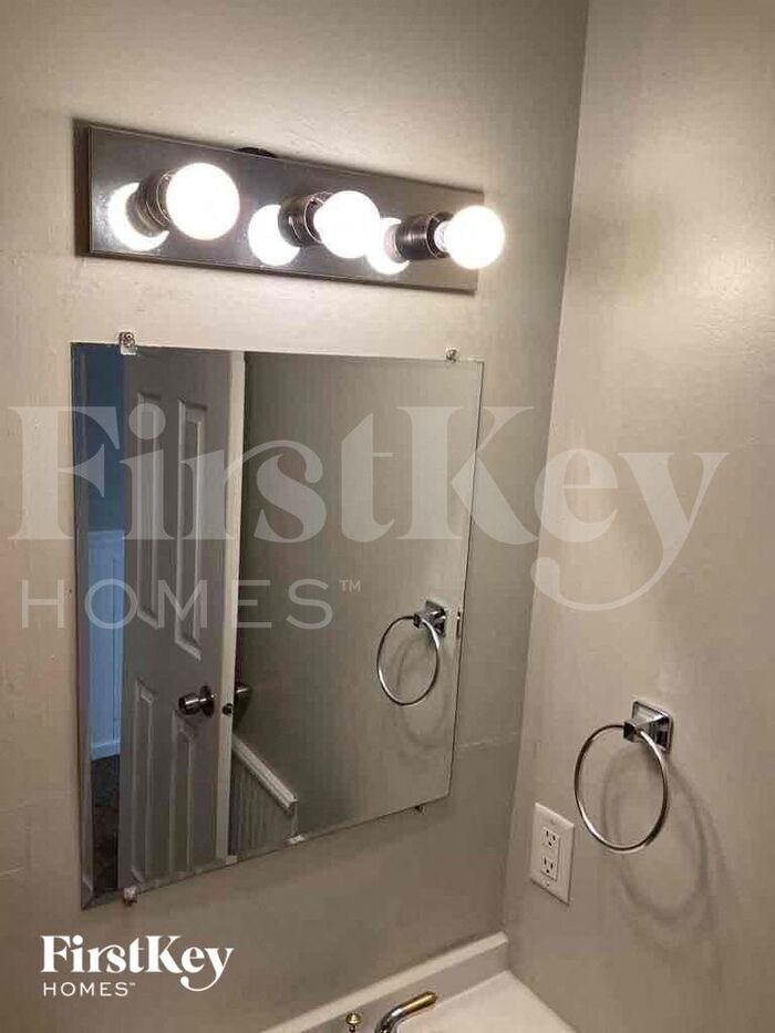 Building Photo - 3526 N Faculty Dr