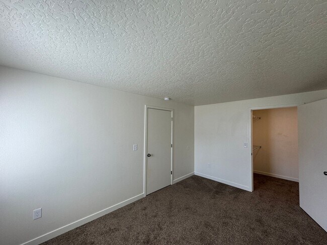Building Photo - 3115 S Apple St