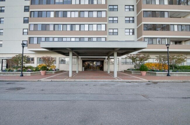 Primary Photo - 6 Whittier Pl
