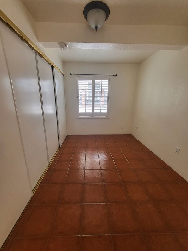 Building Photo - Quaint and Cozy 1x1 apartment in the histo...