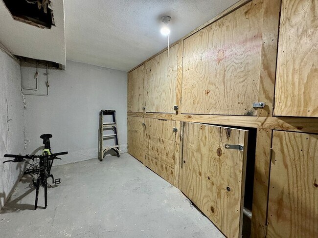 Building Photo - 10 Vinal St