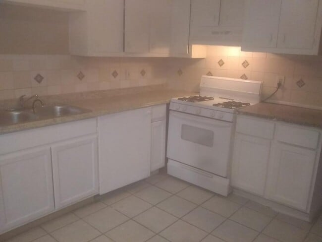 Building Photo - 609 Allen Dr