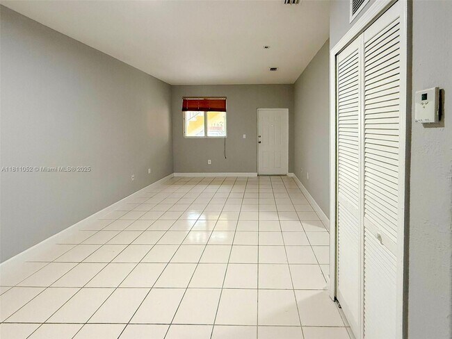 Building Photo - 1677 SE 27th Ct