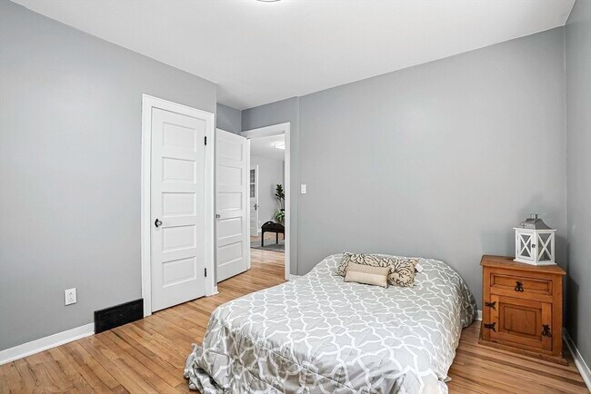 Building Photo - 35 Canna Dr