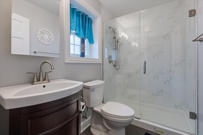 Building Photo - 927 S Charlotte St