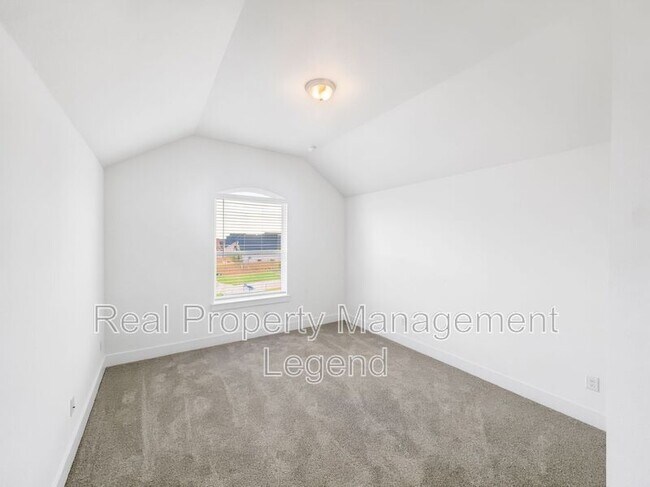 Building Photo - 1019 Modesto Dr