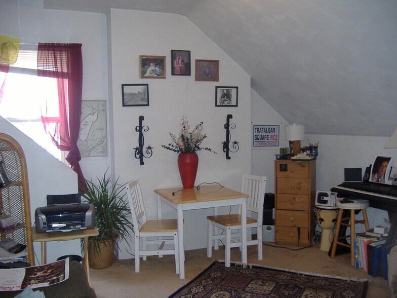 Building Photo - 5819 Bartlett St