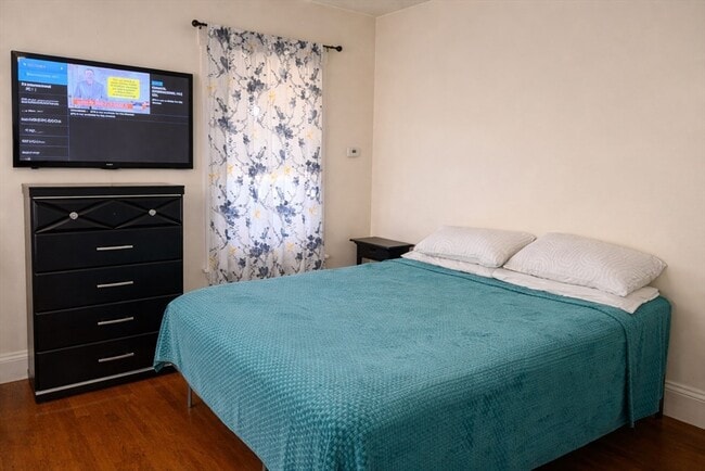 Building Photo - 832 Washington St