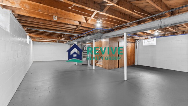 Building Photo - 1569 Sycamore St
