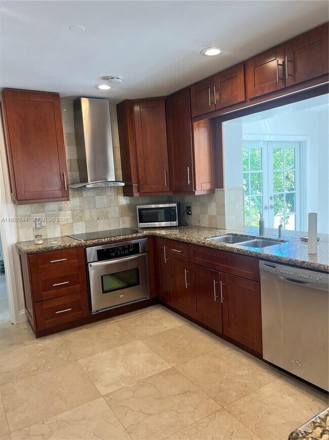 Building Photo - 12525 Bernal St