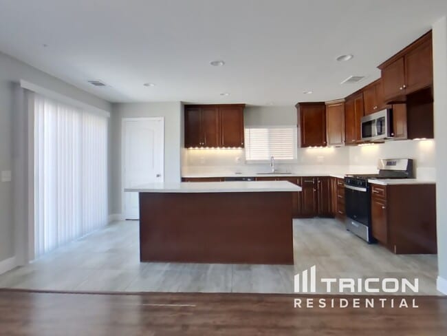 Building Photo - 13052 Cerritos Ct