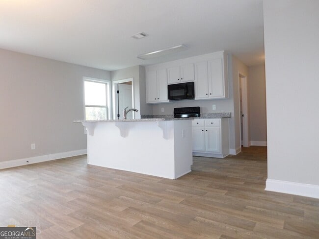 Building Photo - 2214 Savannah Dr