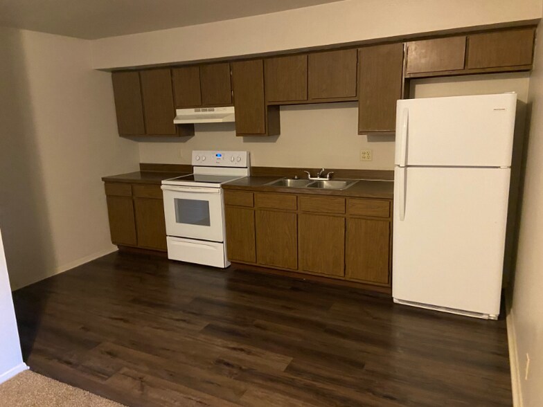 Building Photo - 1128 Amherst Dr